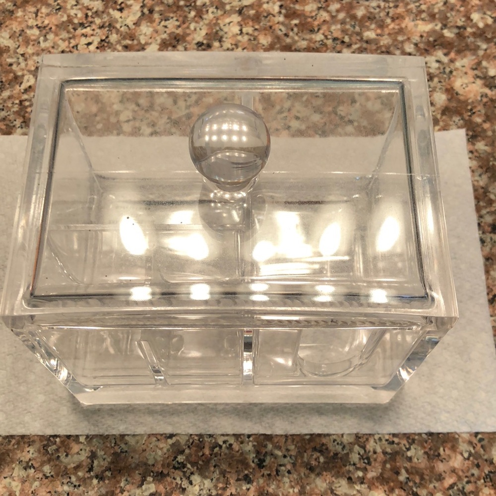 Clear cosmetic box